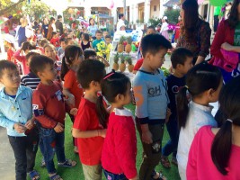 Mầm non Kỳ Liên tổ chức cho trẻ tham gia hoạt động "Hội chợ tuổi thơ"
