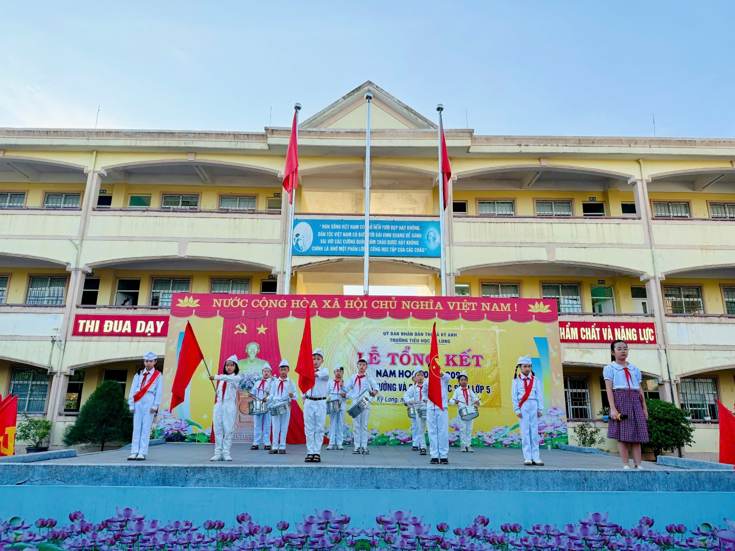 TRƯỜNG TIỂU HỌC KỲ LONG TỔ CHỨC THÀNH CÔNG BUỔI TỔNG KẾT NĂM HỌC 2024-2025
