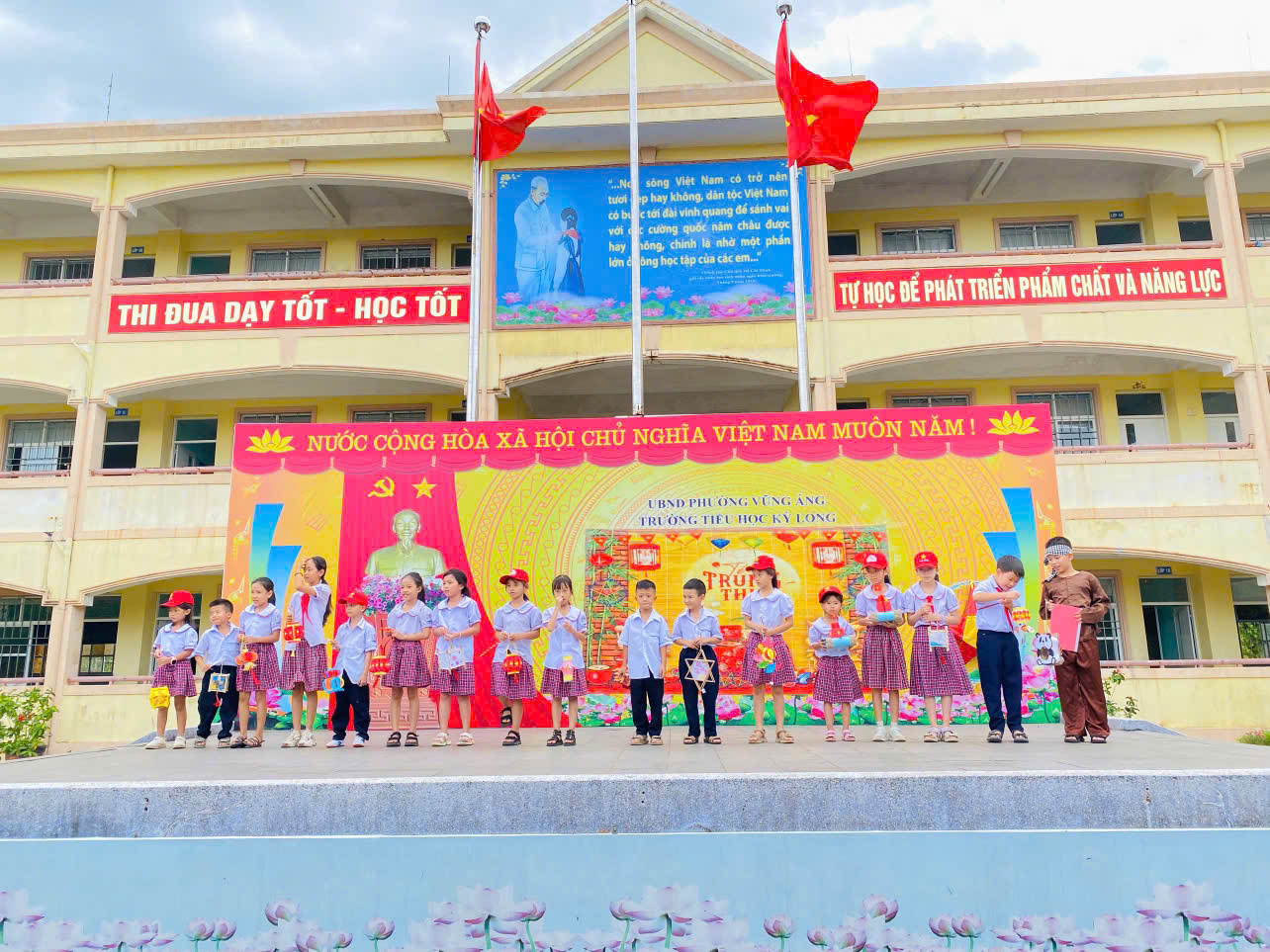 Các em nhận giải phụ